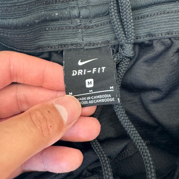 Nike Dri Fit shorts size Medium - Picture 5 of 5
